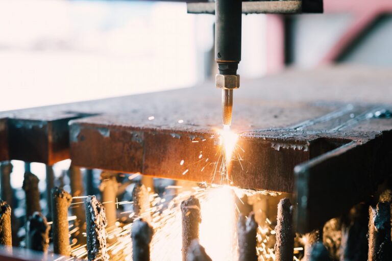 Plasma Cutting vs. Oxy-Fuel Cutting: Which Should You Choose?